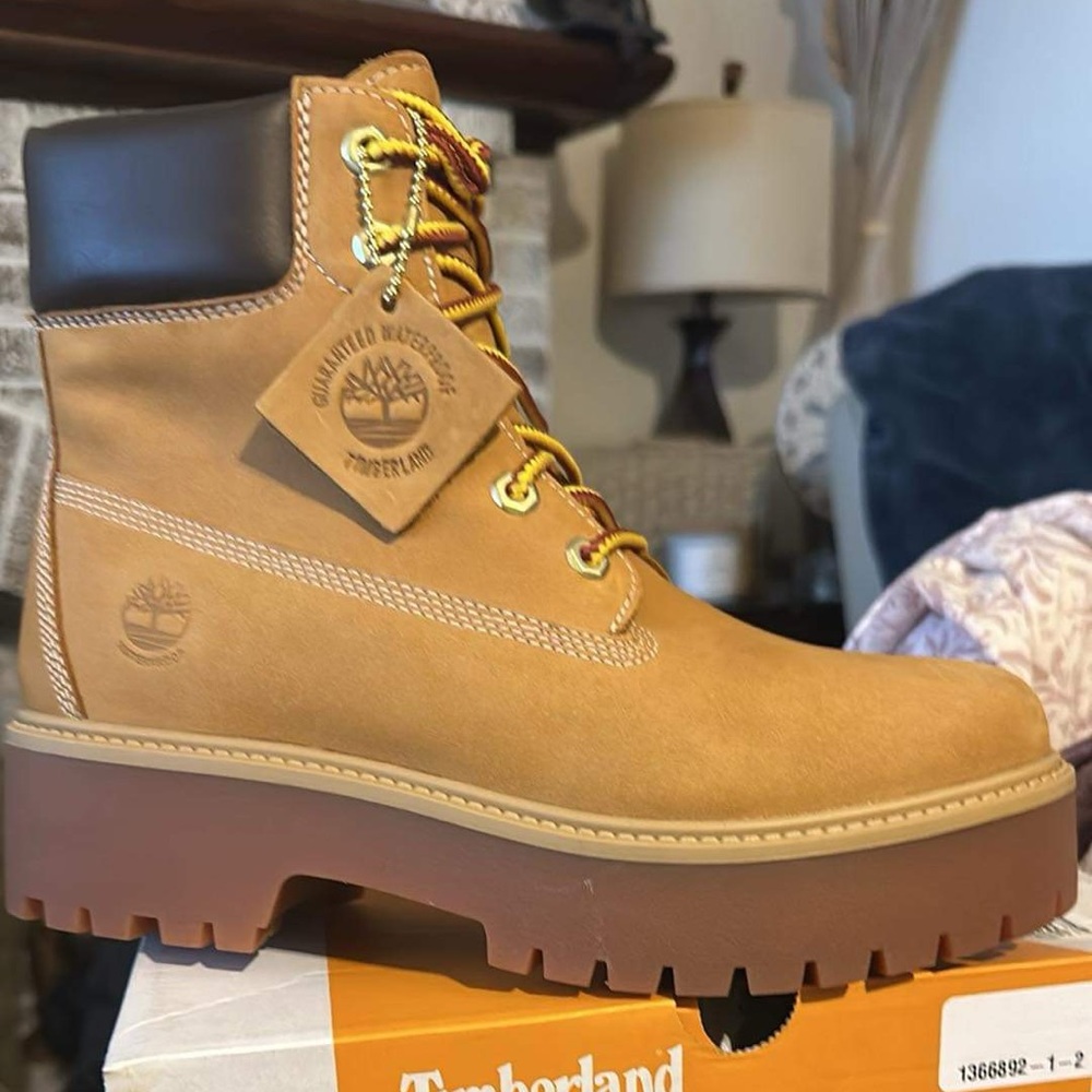 Brand new Timberland boots, size 10 never wore still in the box